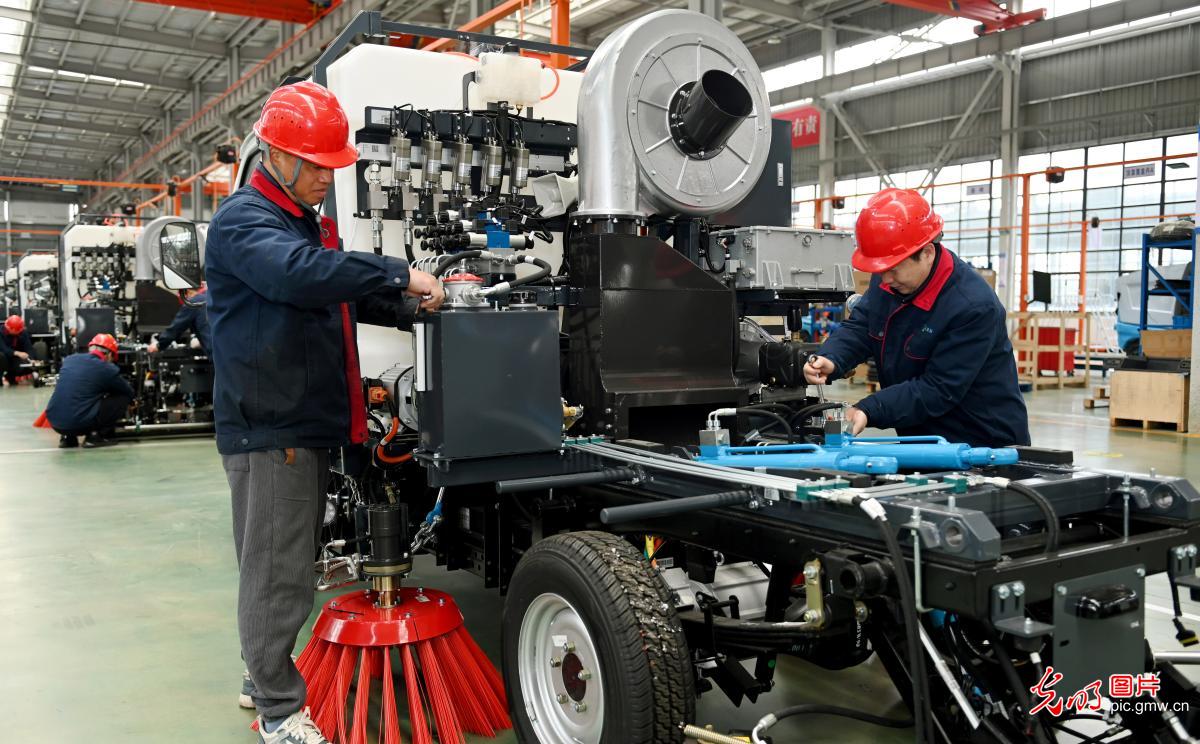 新春开工首日 各地工厂冲刺开门红 新春开工首日 各地工厂冲刺开门红
