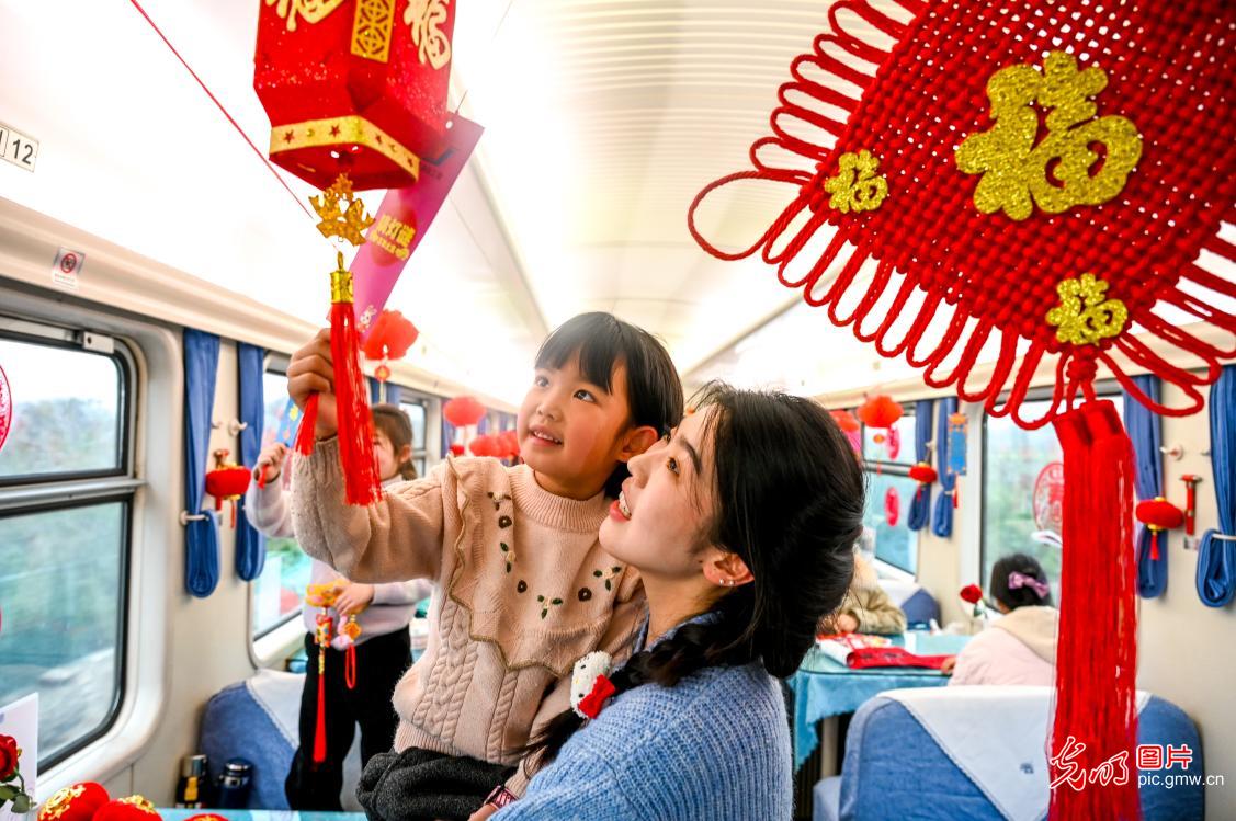 列车上的元宵节