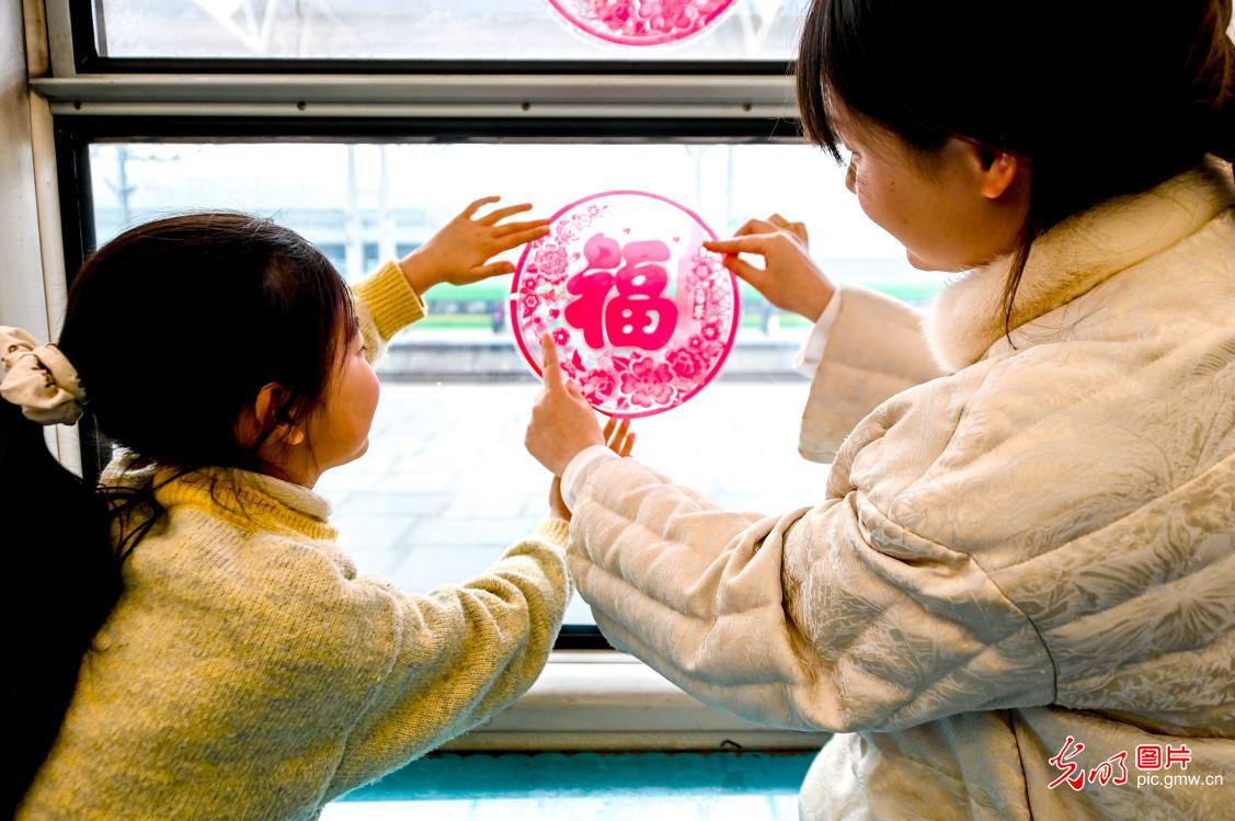 列车上的元宵节