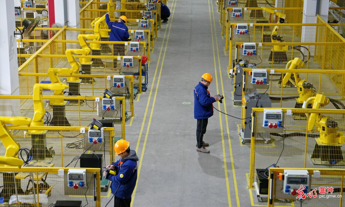 机器人制造企业生产忙