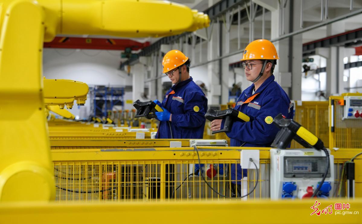 机器人制造企业生产忙