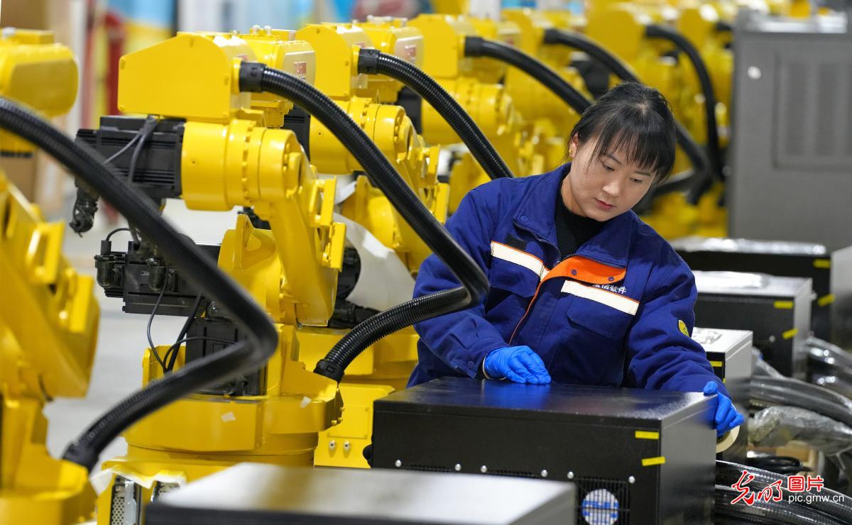 机器人制造企业生产忙
