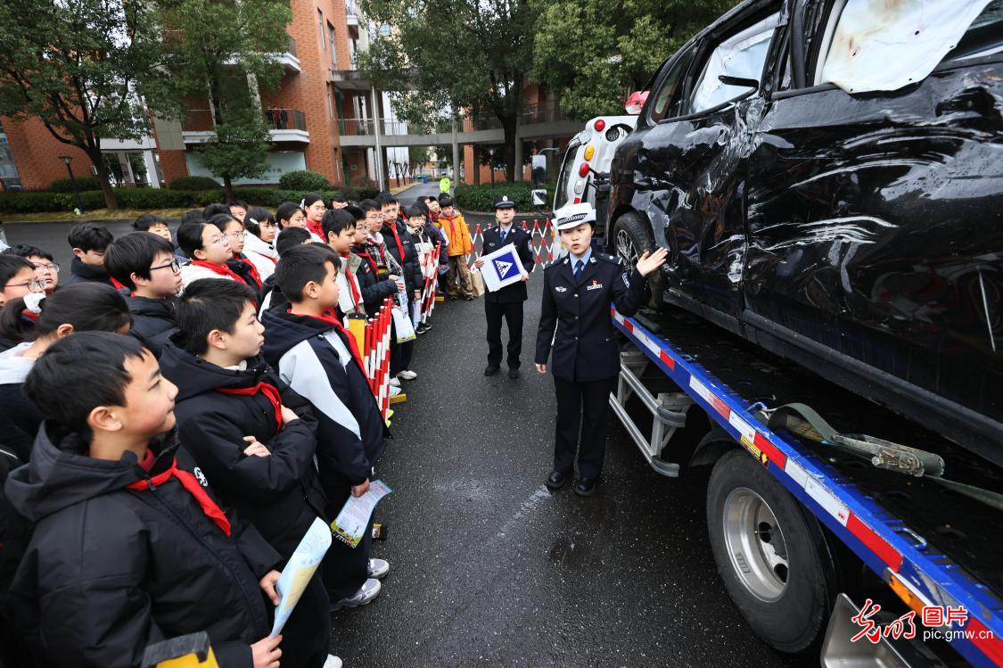 护航开学季 安全进校园