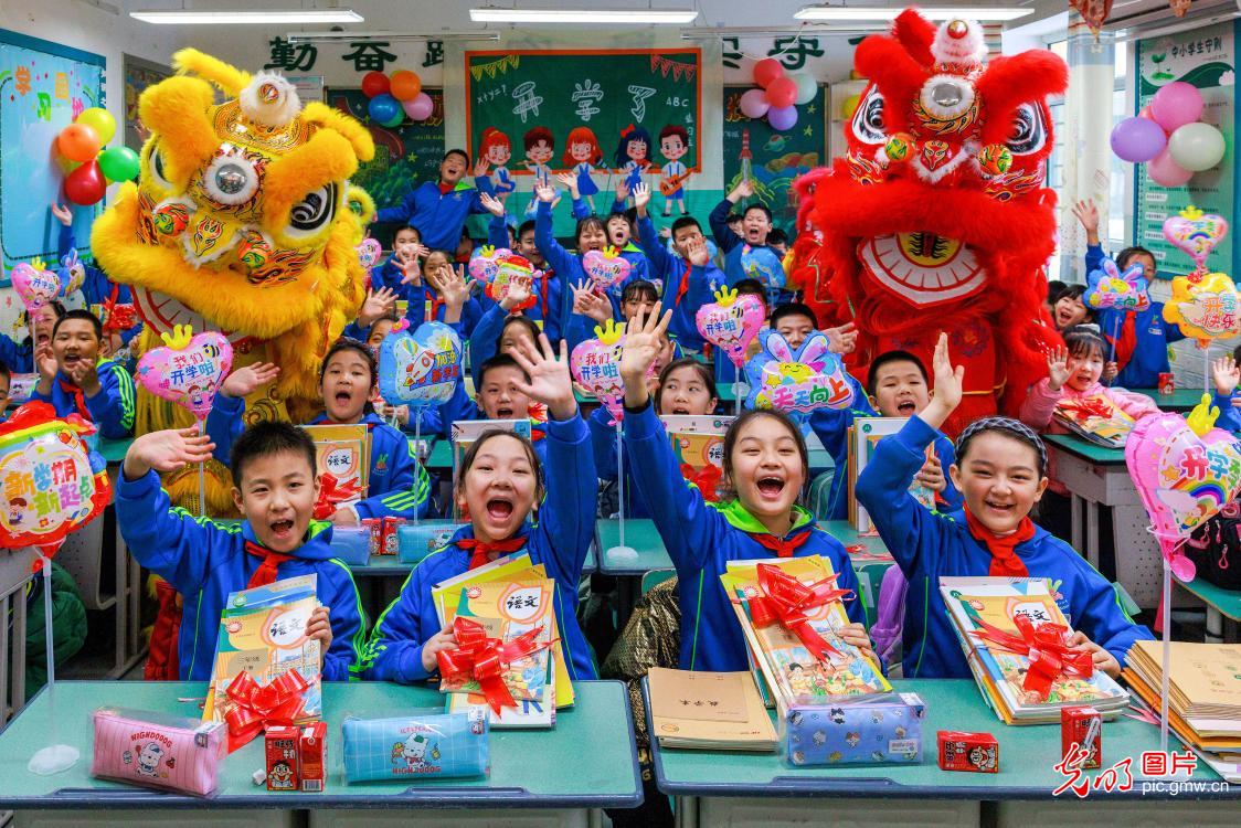 护航开学季 安全进校园