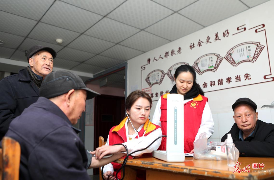 践行雷锋精神 传递时代温暖