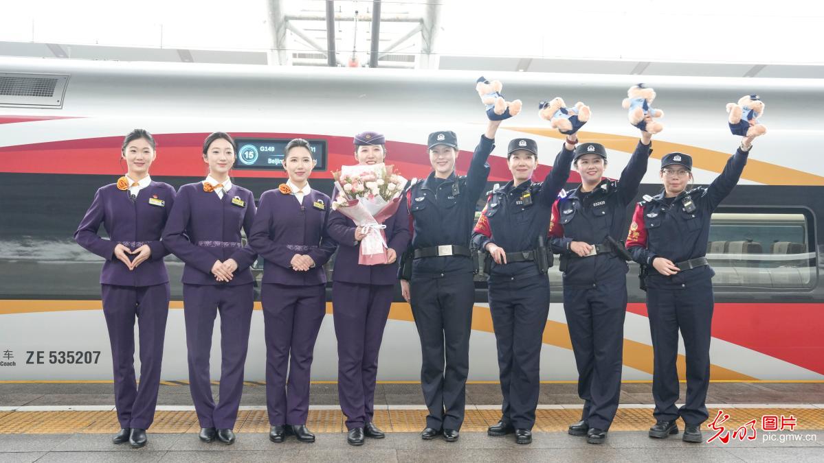 致敬她力量 奋进新征程