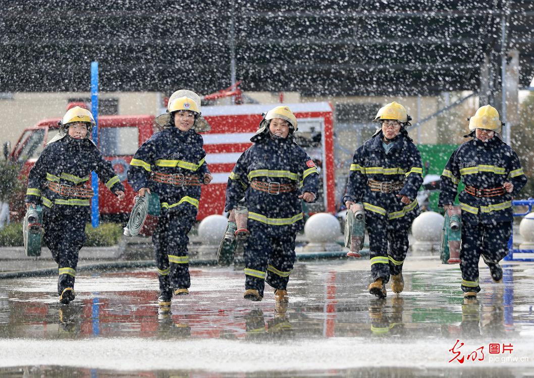 致敬她力量 奋进新征程