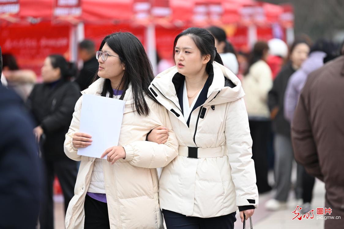 专场招聘会助女性就业