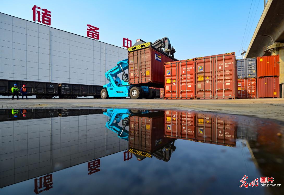 “冀疆班列”安全开行满百日