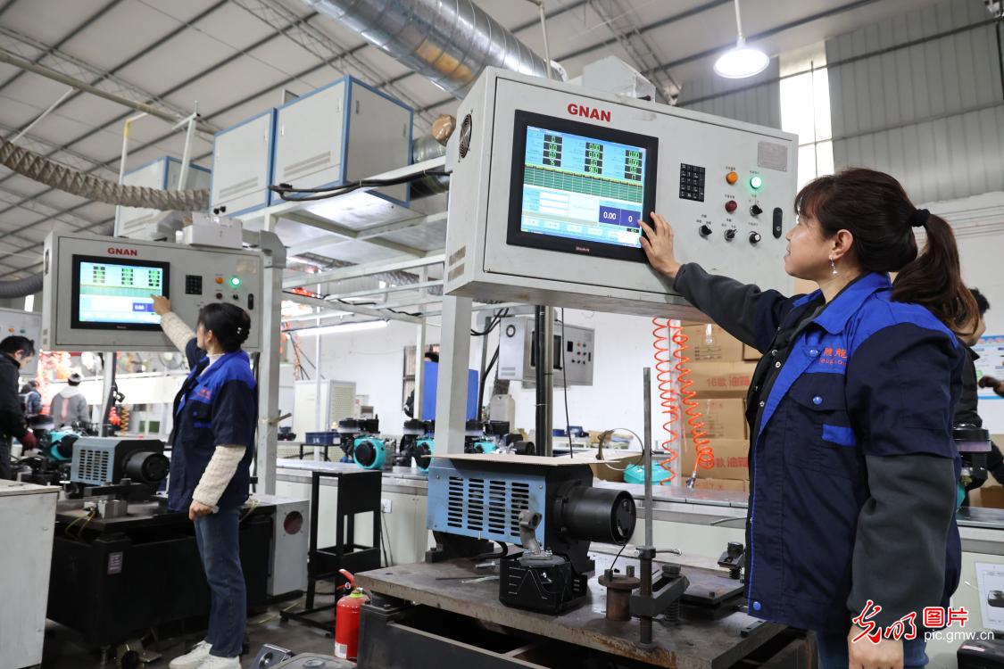 农机忙生产 全力保春耕