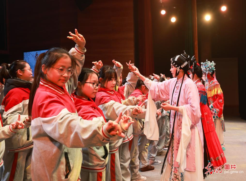 学唱淮海戏曲 弘扬传统文化