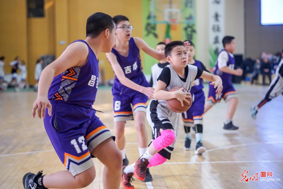 校园篮球赛火热开赛