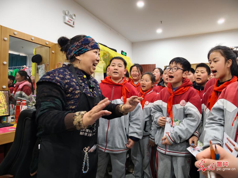 学唱淮海戏曲 弘扬传统文化