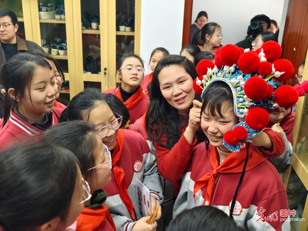 学唱淮海戏曲 弘扬传统文化