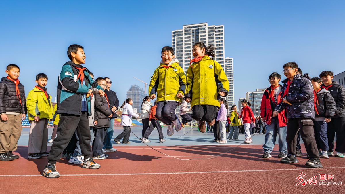 校园课间活力四射