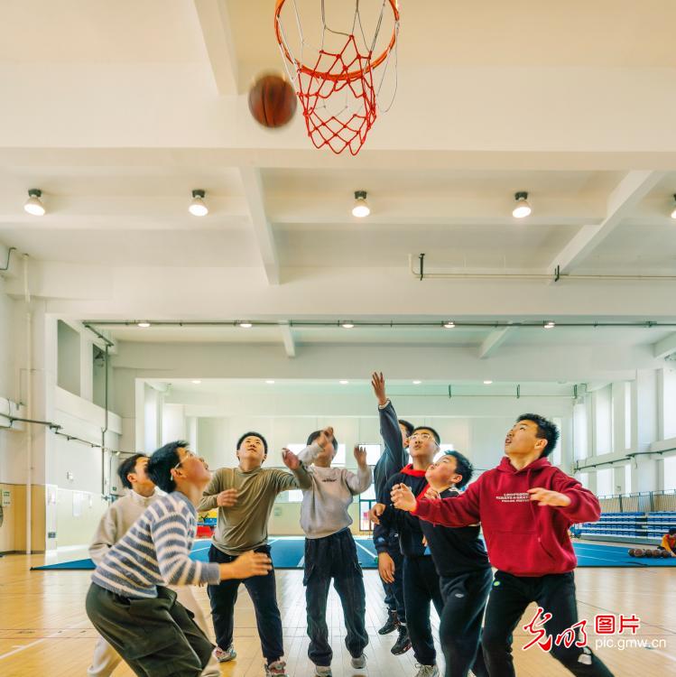 校园课间活力四射