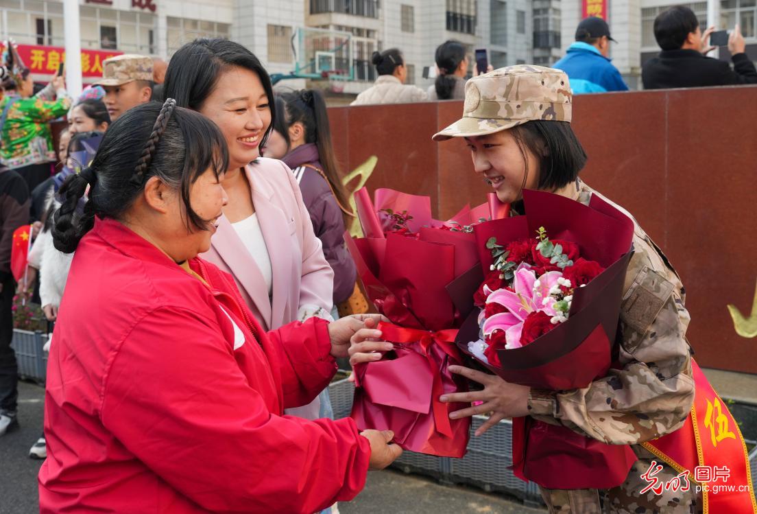 青春赴军营 逐梦新征程 青春赴军营 逐梦新征程