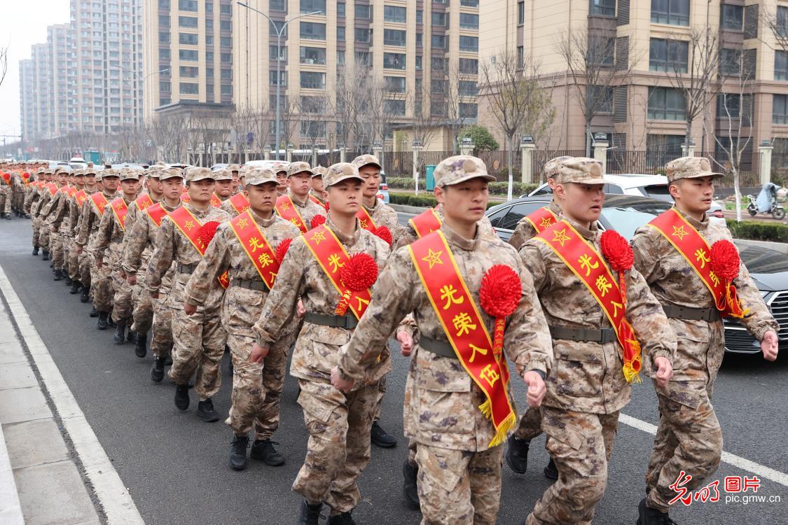 青春赴军营 逐梦新征程 青春赴军营 逐梦新征程