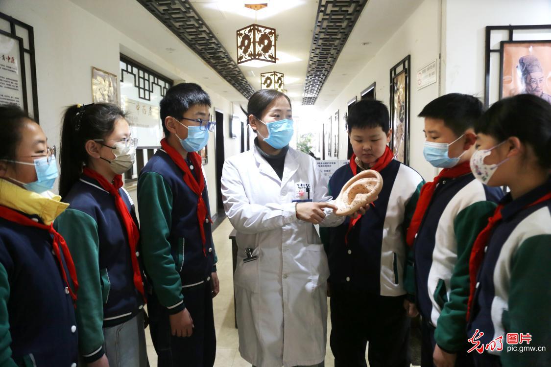 走进中医馆 体验中医药文化