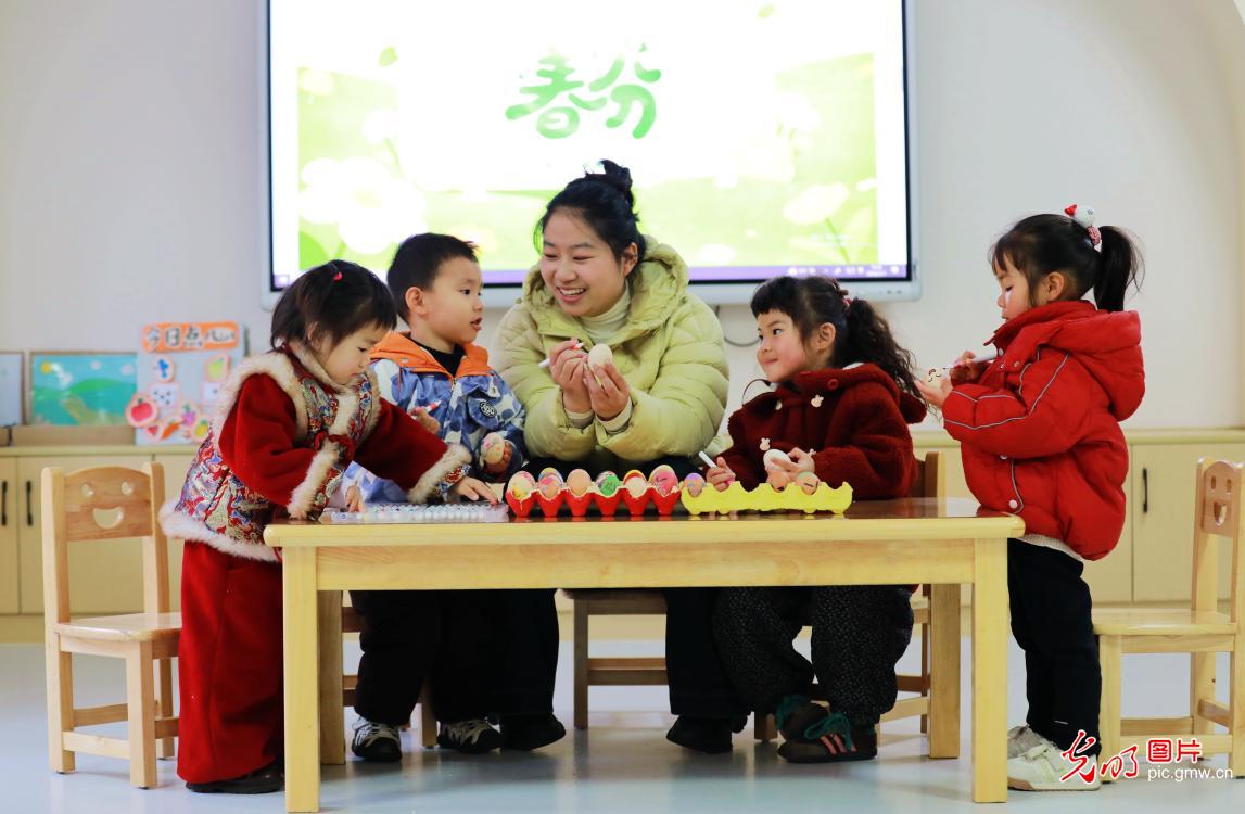 萌娃迎春分 民俗添童趣