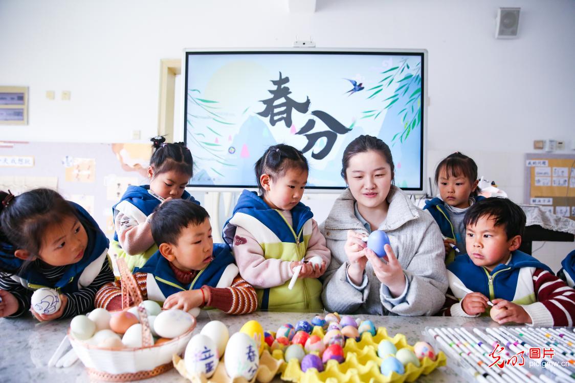 萌娃迎春分 民俗添童趣