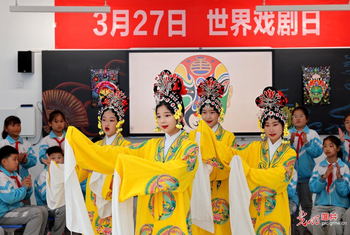 戏剧进校园 传统文化“活”在课堂