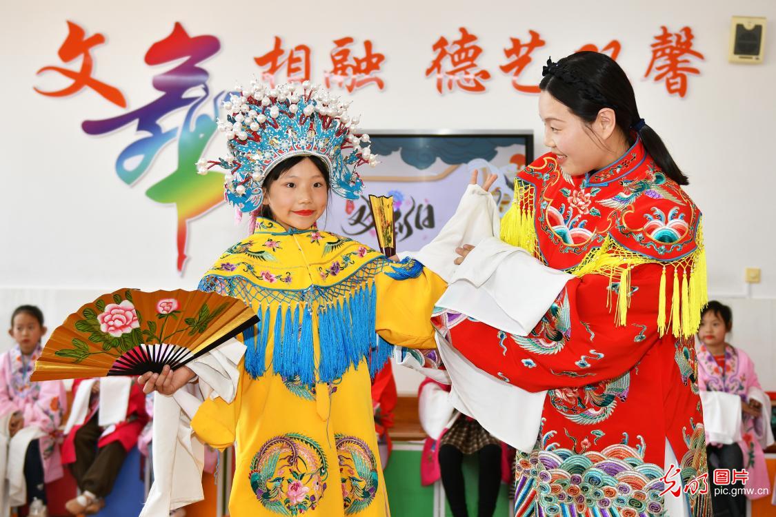 戏剧进校园 传统文化“活”在课堂