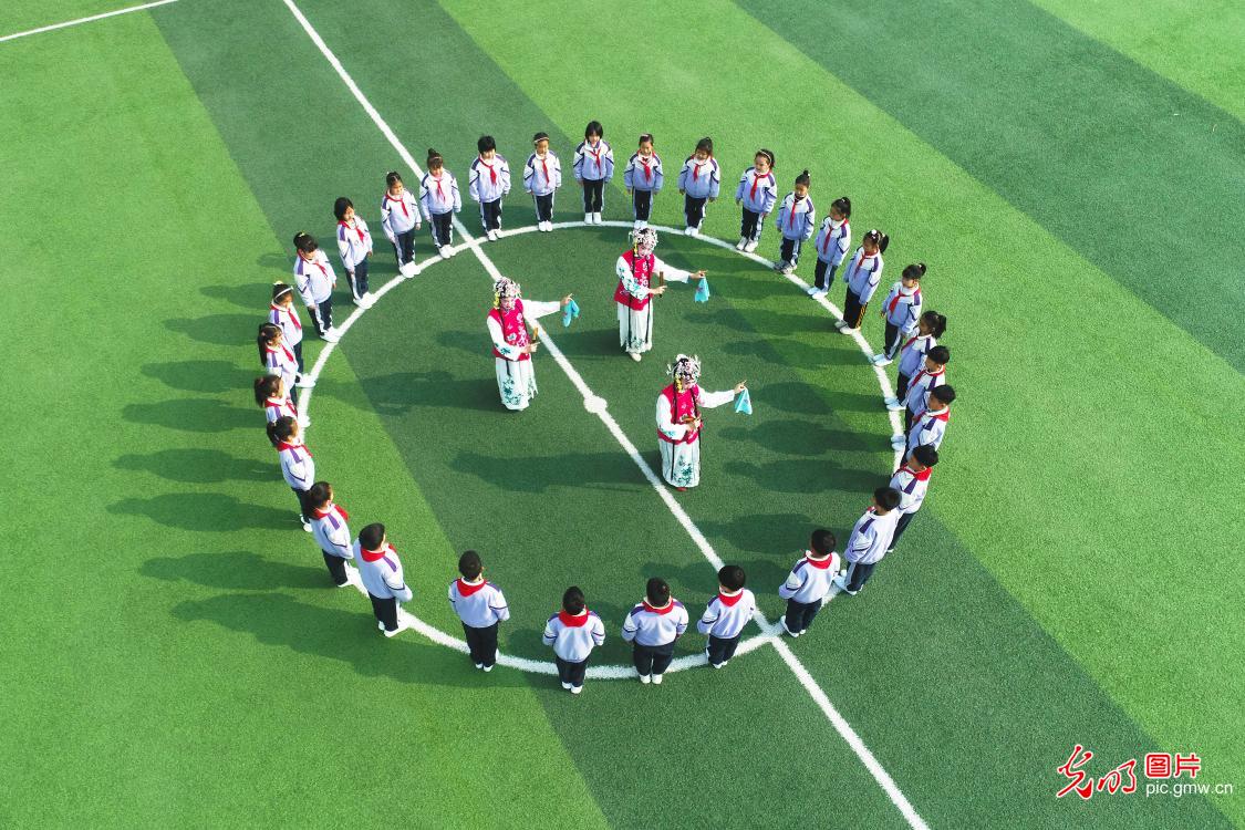 戏剧进校园 传统文化“活”在课堂