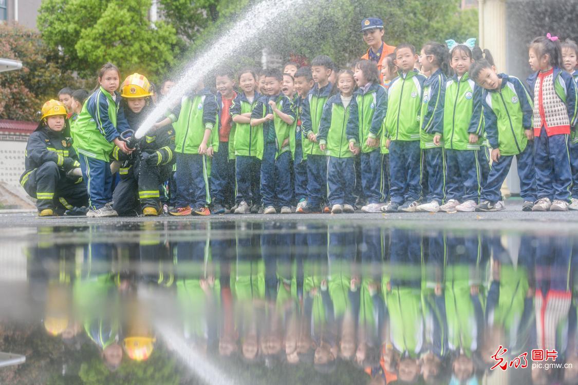 同守护 共成长:各地开展中小学生安全教育日主题活动 同守护 共成长:各地开展中小学生安全教育日主题活动