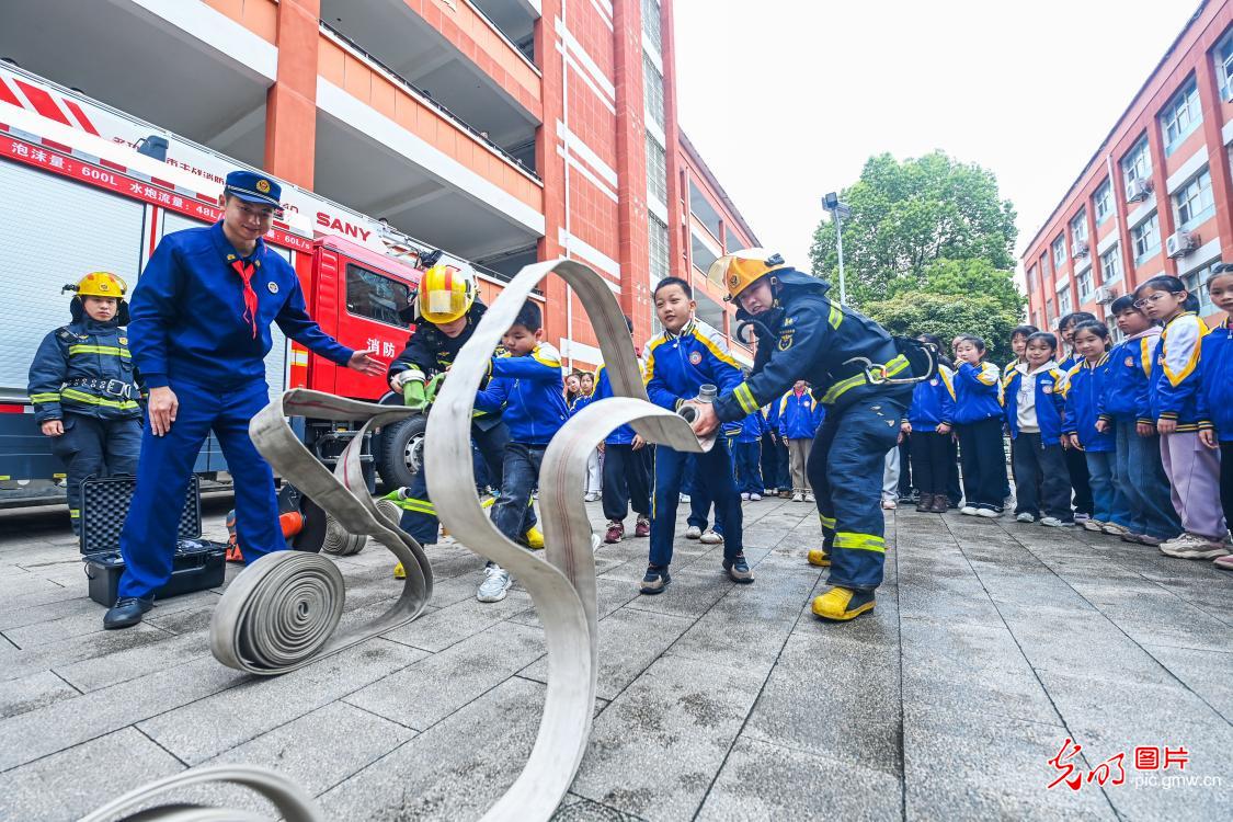 同守护 共成长:各地开展中小学生安全教育日主题活动 同守护 共成长:各地开展中小学生安全教育日主题活动