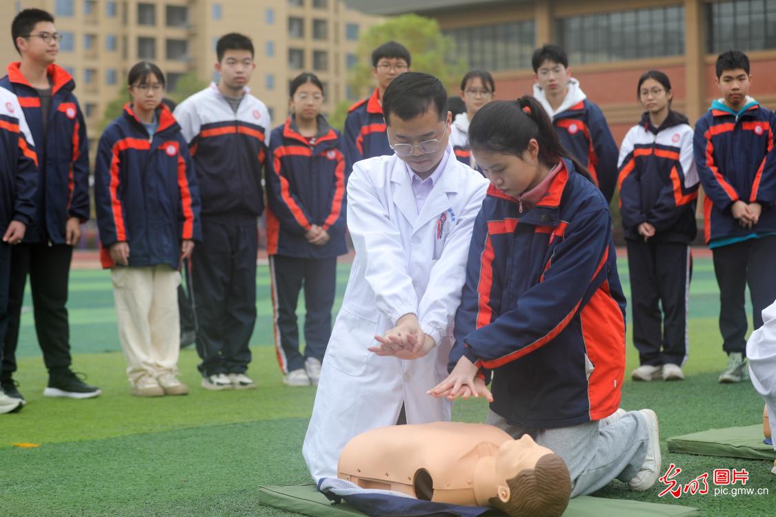 同守护 共成长:各地开展中小学生安全教育日主题活动 同守护 共成长:各地开展中小学生安全教育日主题活动