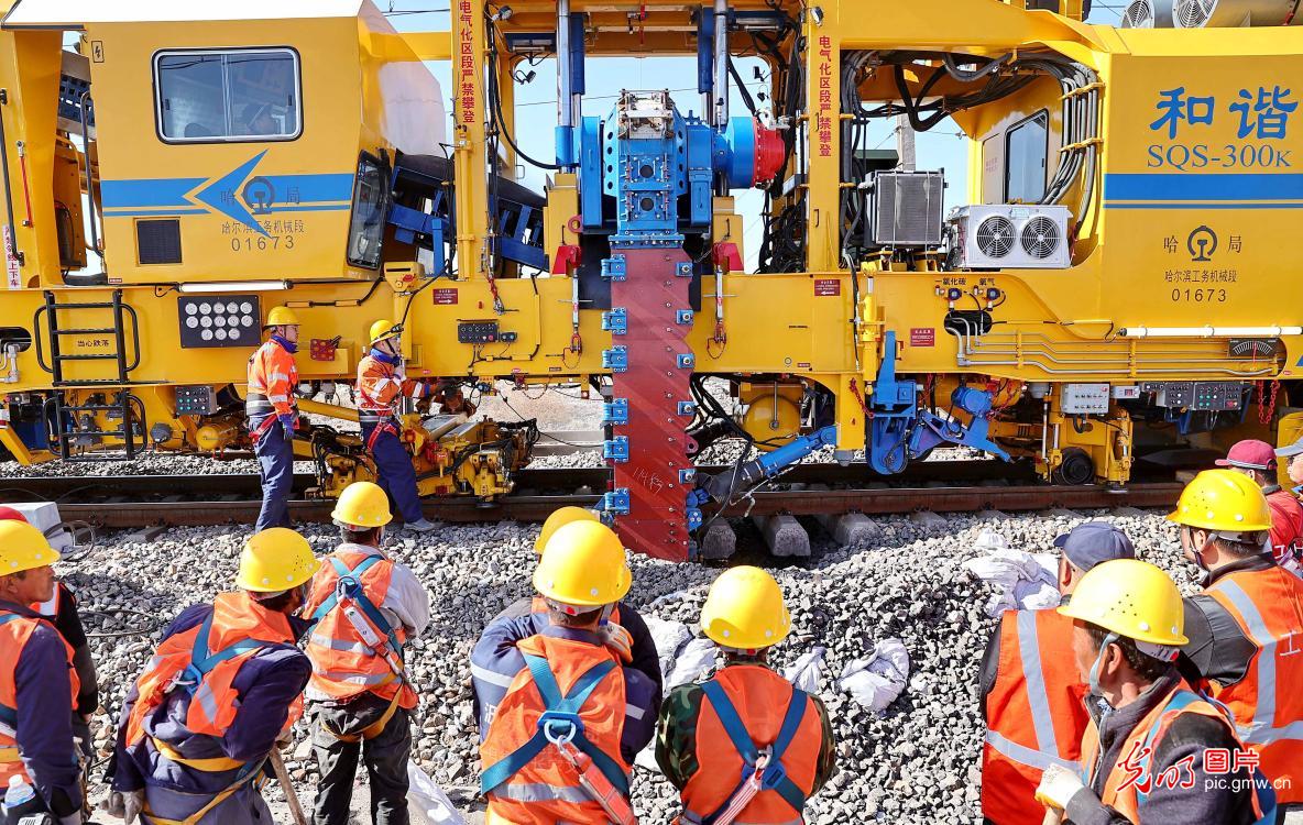 大秦铁路开始春季集中修施工 大秦铁路开始春季集中修施工