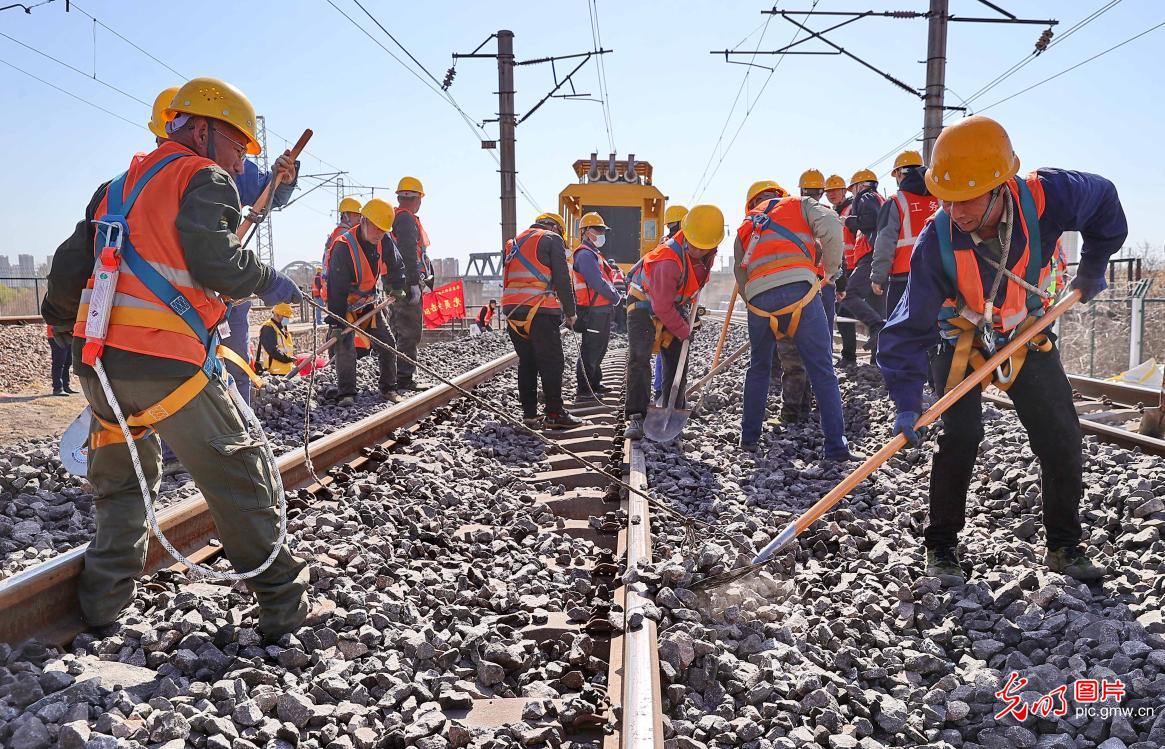 大秦铁路开始春季集中修施工 大秦铁路开始春季集中修施工