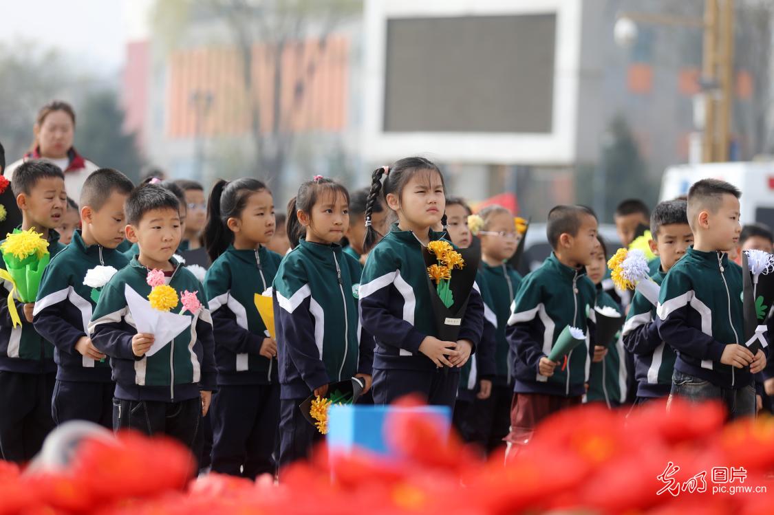 清明寄哀思 英烈永铭记