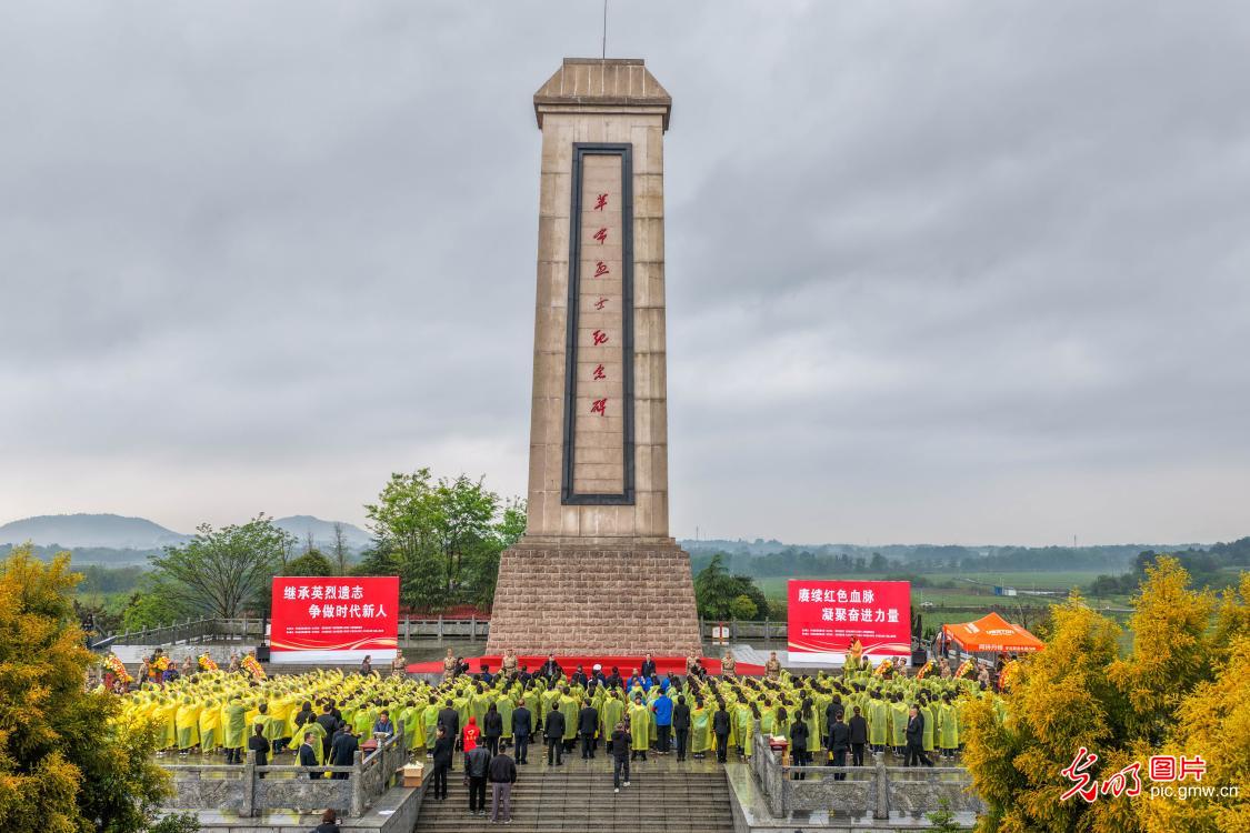 清明寄哀思 英烈永铭记
