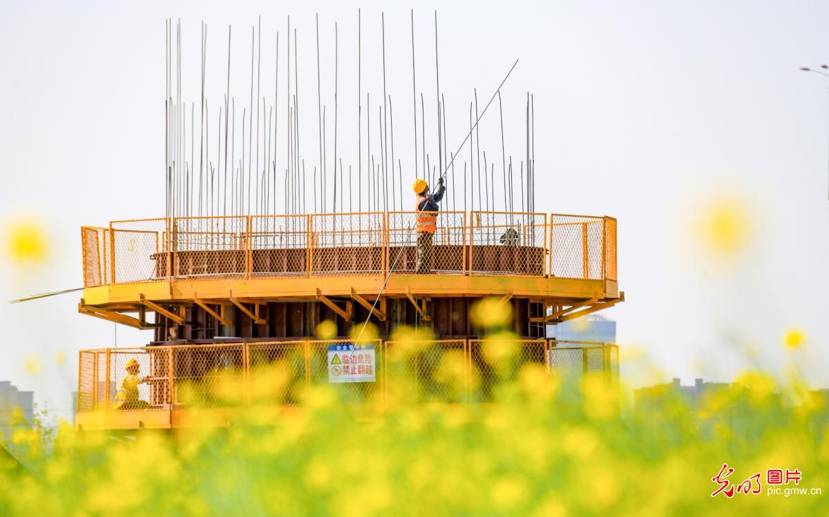 坚守岗位度假期