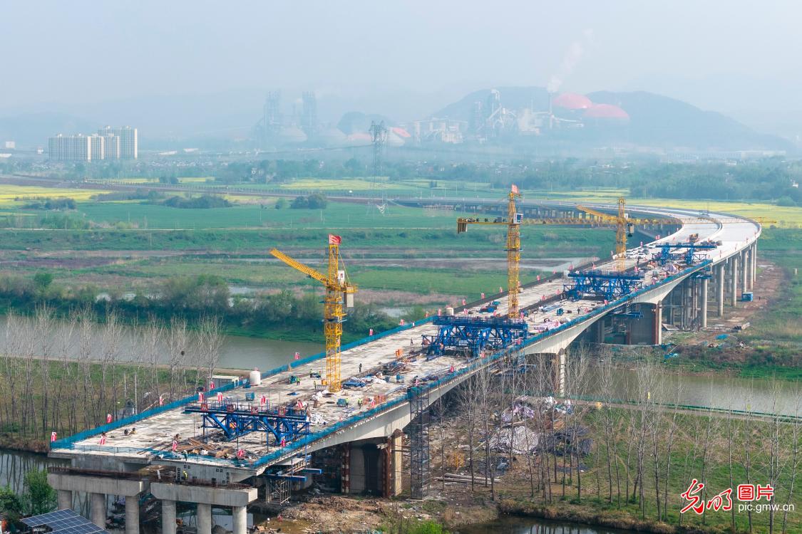 坚守岗位度假期