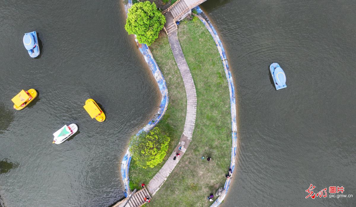 清明假期 各地开启“春日撒欢”模式