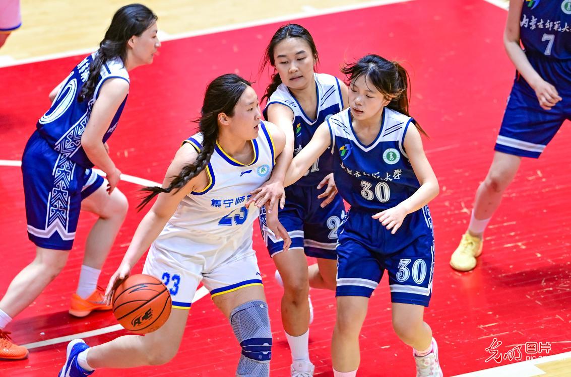 内蒙古第十三届大学生运动会篮球比赛举行 内蒙古第十三届大学生运动会篮球比赛举行