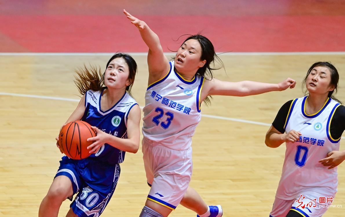 内蒙古第十三届大学生运动会篮球比赛举行 内蒙古第十三届大学生运动会篮球比赛举行