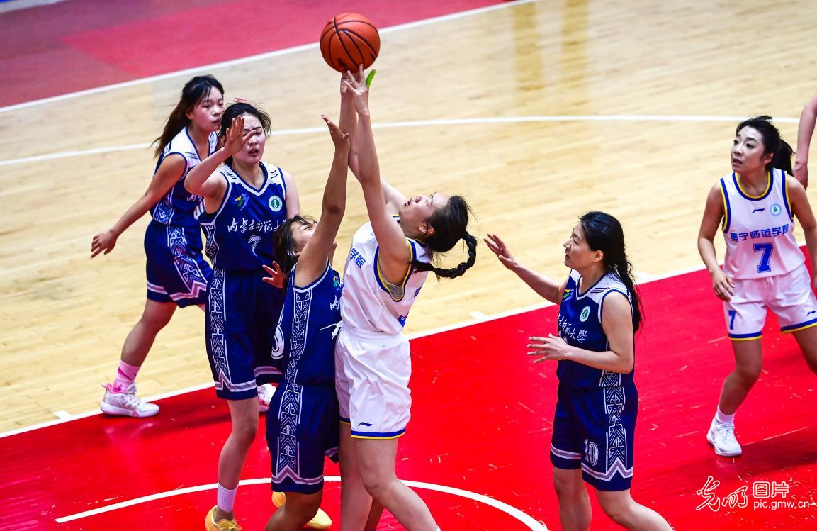 内蒙古第十三届大学生运动会篮球比赛举行 内蒙古第十三届大学生运动会篮球比赛举行