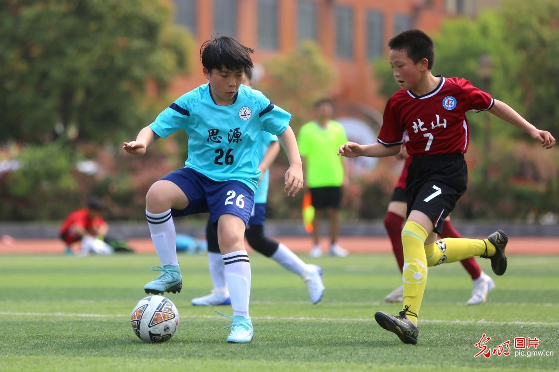 足球小将角逐绿茵场