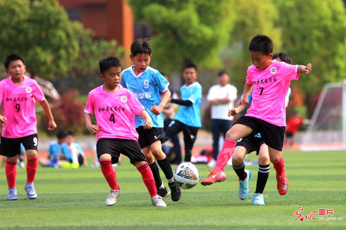 足球小将角逐绿茵场