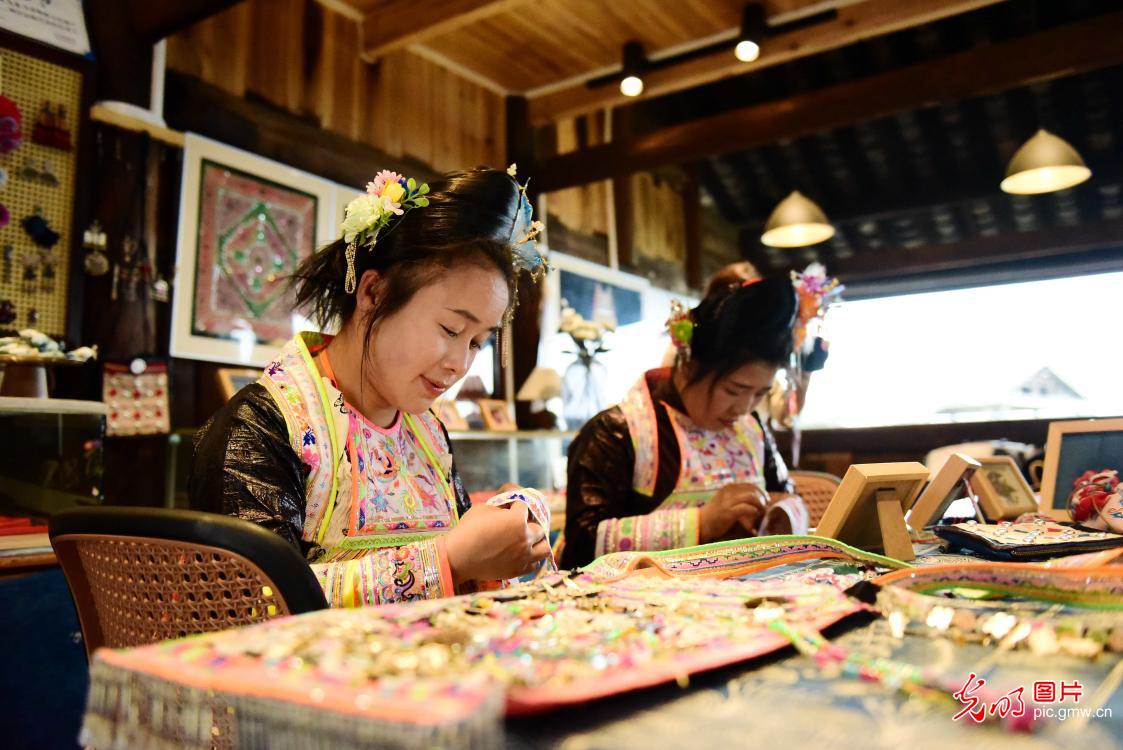 巧手绣非遗 技能促增收 巧手绣非遗 技能促增收