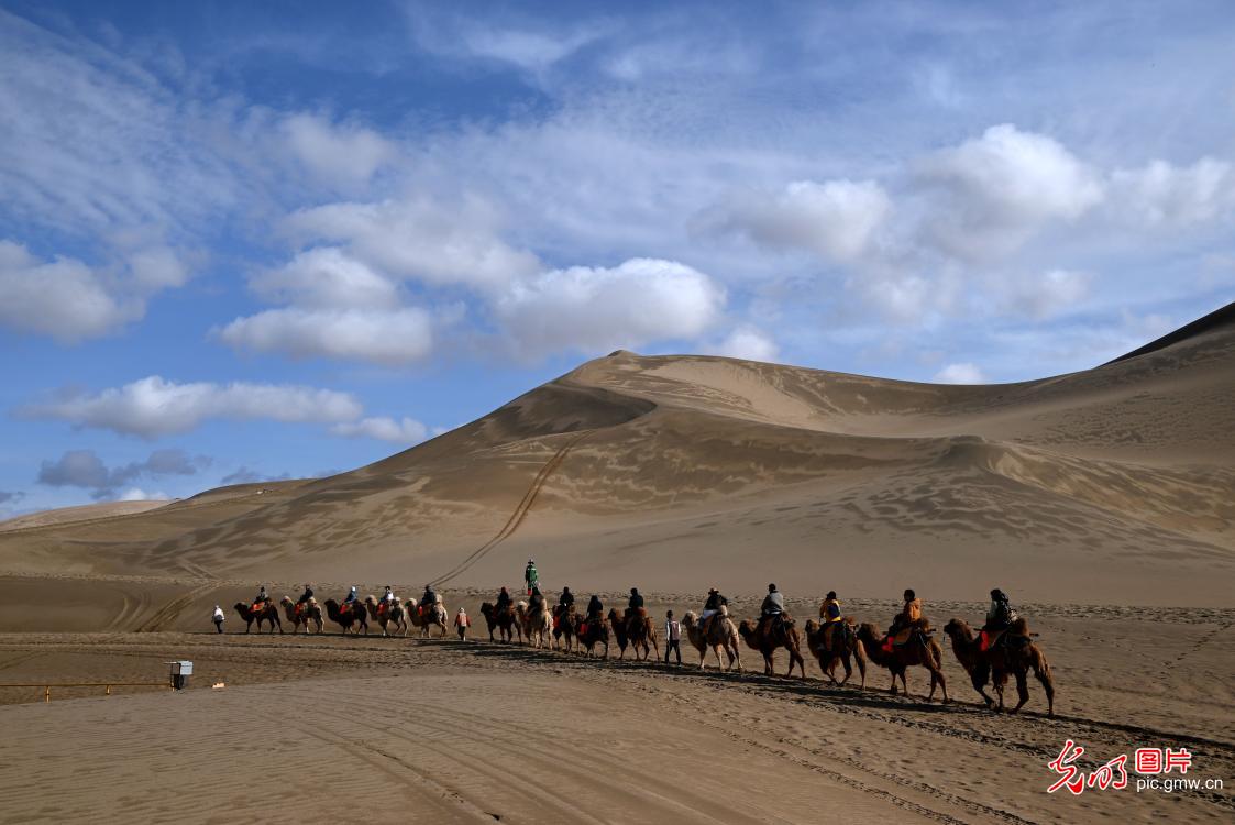 雨后大漠 云景如画