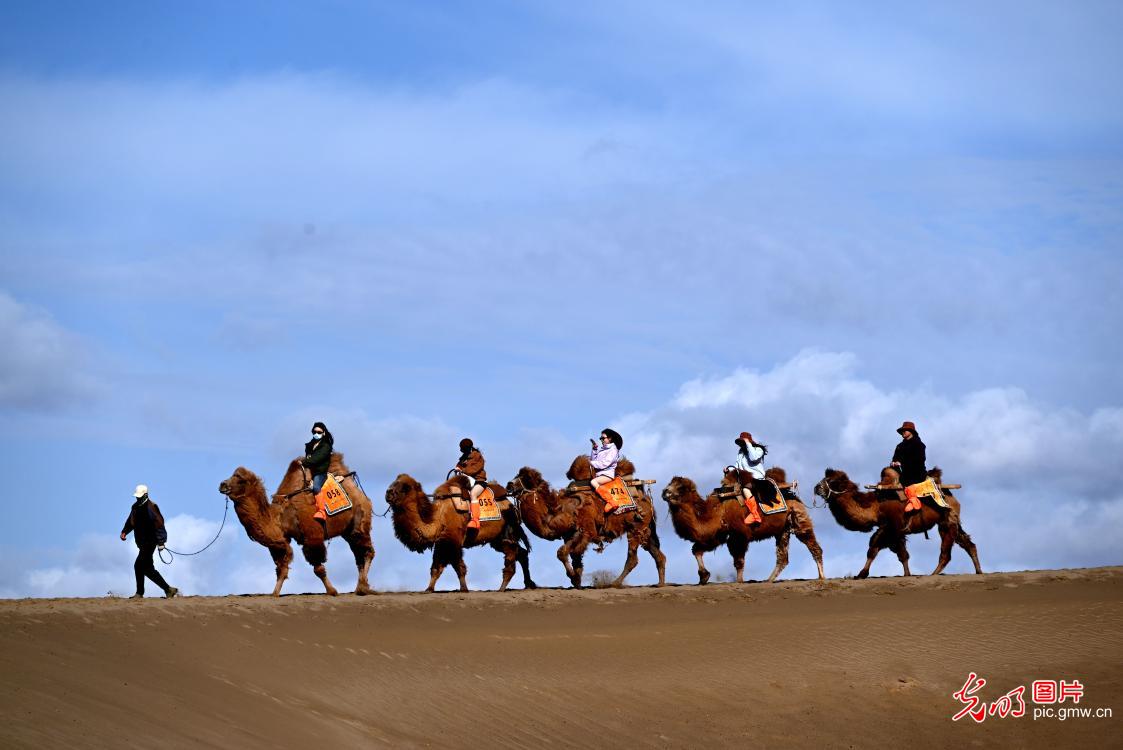 雨后大漠 云景如画