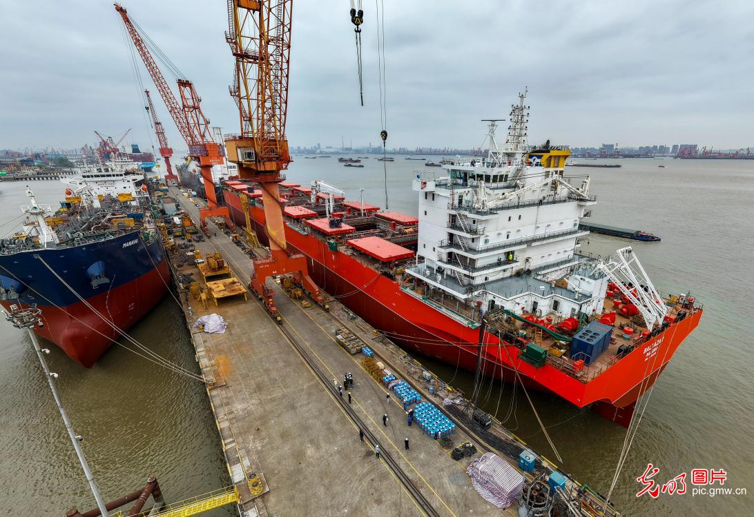造船企业生产忙