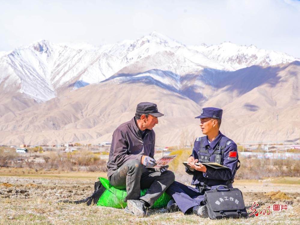 民警助农“零距离”服务护平安