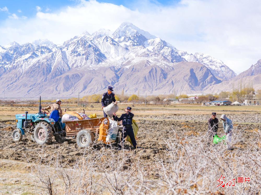 民警助农“零距离”服务护平安