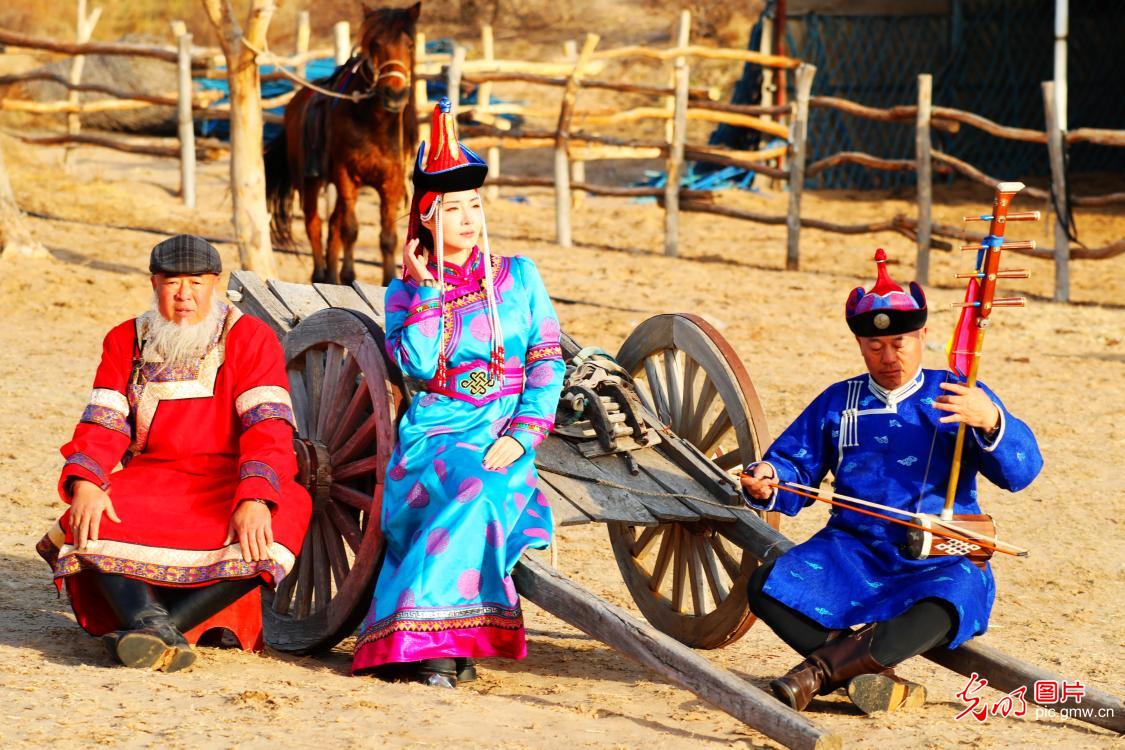 大漠藏古韵 牧歌醉春风